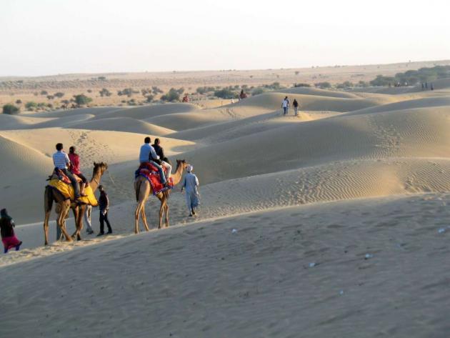 Visitors returning from desert trip, Jaisalmer